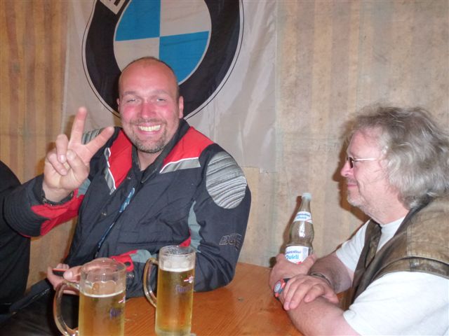 gefeiert wird bis zum abwinken...