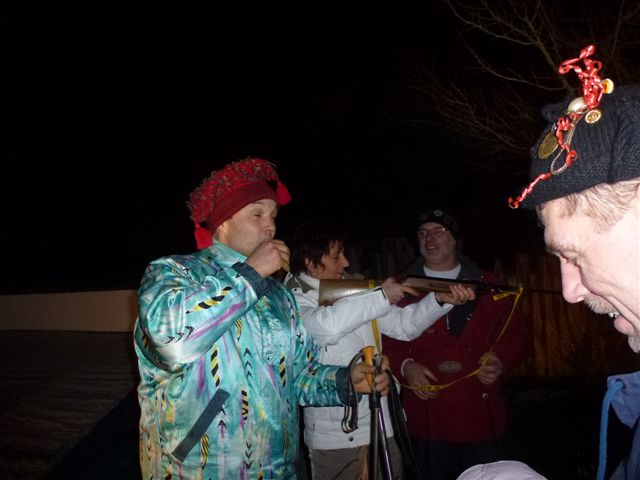 Richtig: einer schiesst, einer trinkt